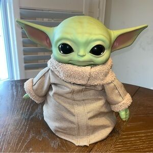 Star Wars Mandalorian Baby Yoda Grogu Bean Bag Plush with Beige Outfit